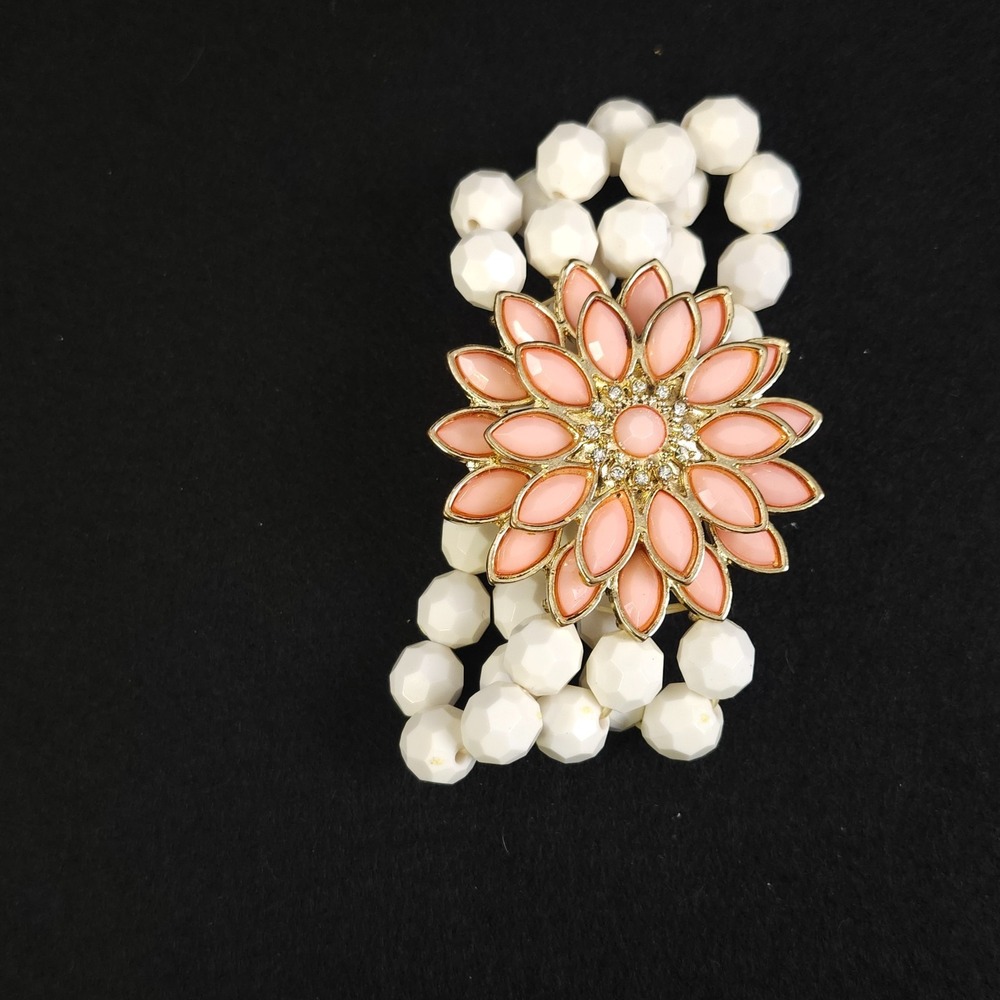 Vintage Bracelet Corsage White Beads 3-Strands Large Flower Cabochon Faceted‎